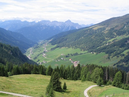 Vista della valle di Navis da Stocklalm.