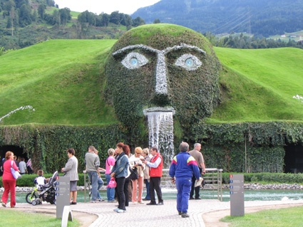 Ingresso del museo Swarovski nei pressi di Innsbruck: un mondo di cristallo.