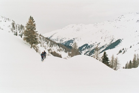 In salita, durante l'escursione verso Klammalm (1947 m) in val di Navis.