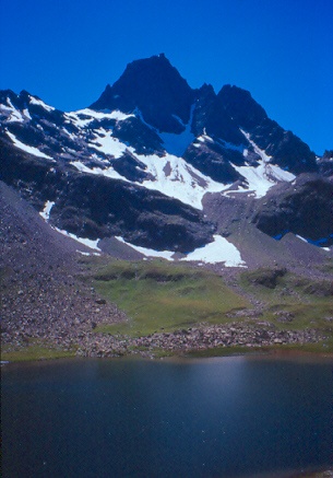 Val Viola Bormina: vista sul corno di Dosd nei pressi del rifugio Val Viola.