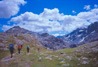 In cammino verso il rifugio Bignami (nei pressi del rifugio stesso).