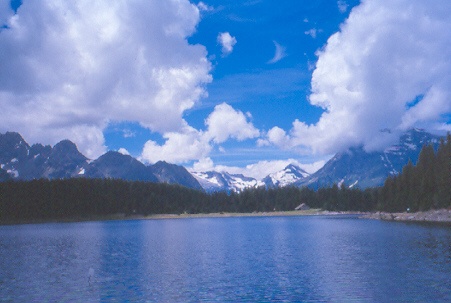 Il lago Pal (sullo sfondo la parte alta della Val Malenco).