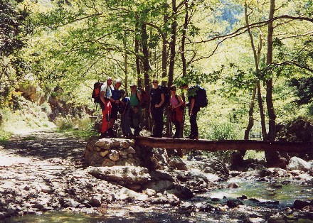 Creta: Attraversamento di un torrente nelle gole di Agia Irini.