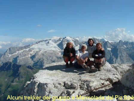 Gruppo sul Piz Bo, sullo sfondo la Marmolada.