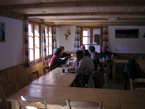 Pranzo presso una Gite d'Etape intermedia.