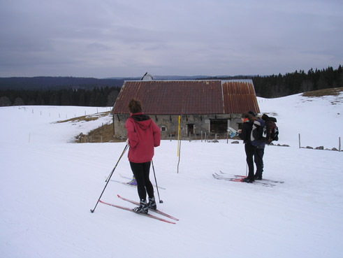 Sosta di orientamento nei pressi di una baita, verso Chapelle des Bois.