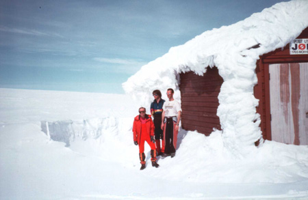 Sopra il ghiacciaio dell'Hardangerjokulen nei pressi del bivacco Jokulhytta.