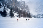 Sci di fondo sul lago di Braies.