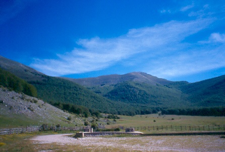 Appennino - Monti Ernici - il Pizzo Deta visto da Prato di Campoli.