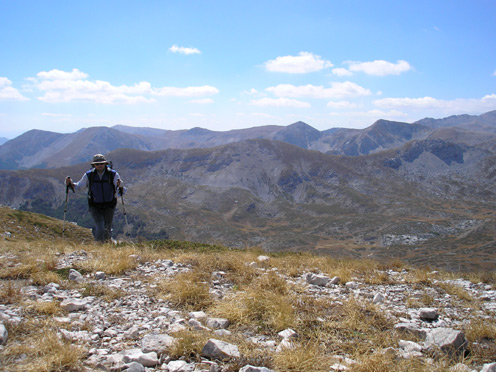 Gruppo Velino-Sirente (Abruzzo): arrivo in cima al Monte Puzzillo.