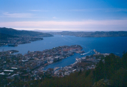 Norvegia - vista dall'alto del porto di Bergen.